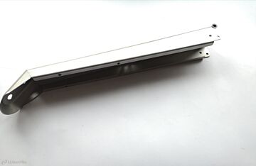 BRAS PIVOTANTEAVEC ÉCROUS À RIVER, TROIS